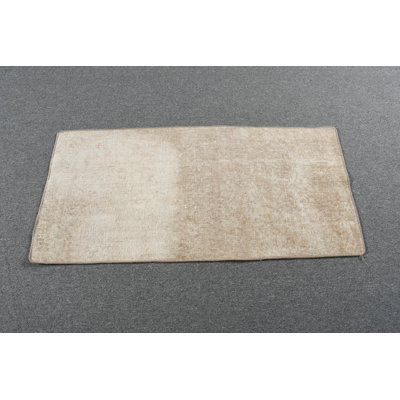 Tapis turc rétro fabriqué à la main dans des tons terreux pour une ambiance de salon rustique et accueillante