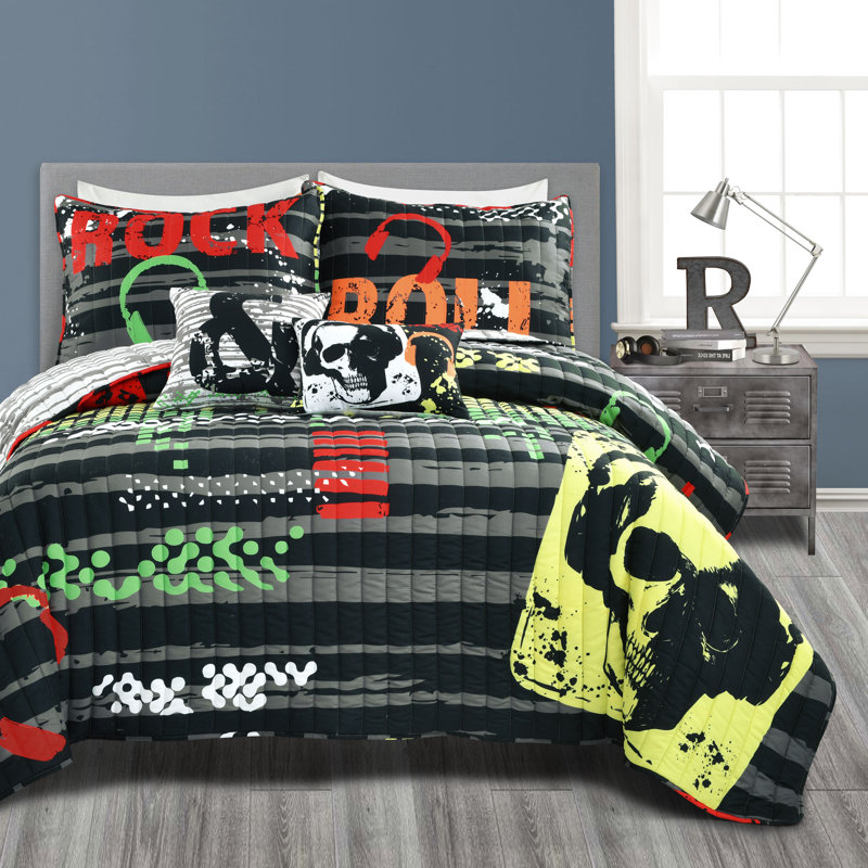 Littell Black/Green/Red Microfiber Reversible 5 Piece Quilt Set