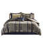 Literie grand bleu marine avec édredon et draps écossais. Comprend un édredon, 2 taies décoratives, un oreiller, des draps et des taies d'oreiller. Rembourrage. Lavable à la machine. Ensemble de chambre à coucher décoratif. Draps - multicolore Comprend-125074203