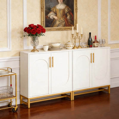 Buffet moderne avec tablettes réglables
