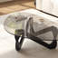 Table basse moderne triangulaire avec base en bois massif Table basse Mid-Century abstraite en verre pour le salon-451606667