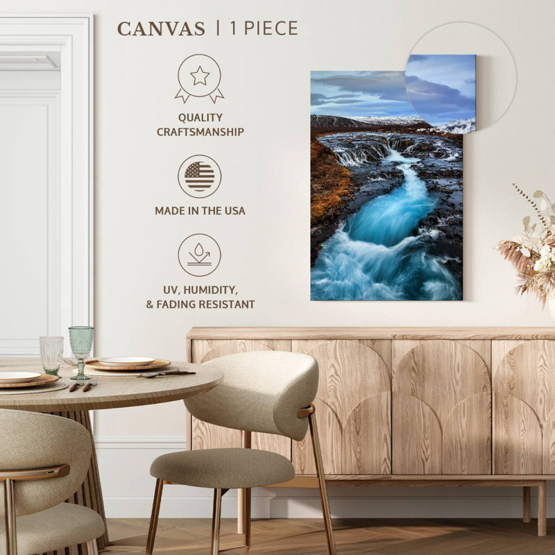Alvord tourbillonnant en cascades en Islande, H 51 po x l 34 po