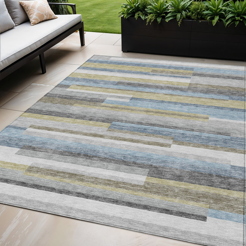 Tapis intérieur lavable rayé bleu et bleu ciel HomeRoots 5 pi x 8 pi