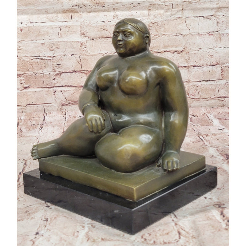 Voluptueuse sculpture nue assise en bronze - art de style Botero
