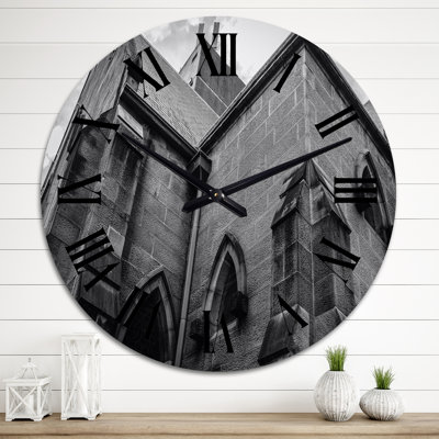 Architecture gothique en noir et blanc - horloge murale rétro