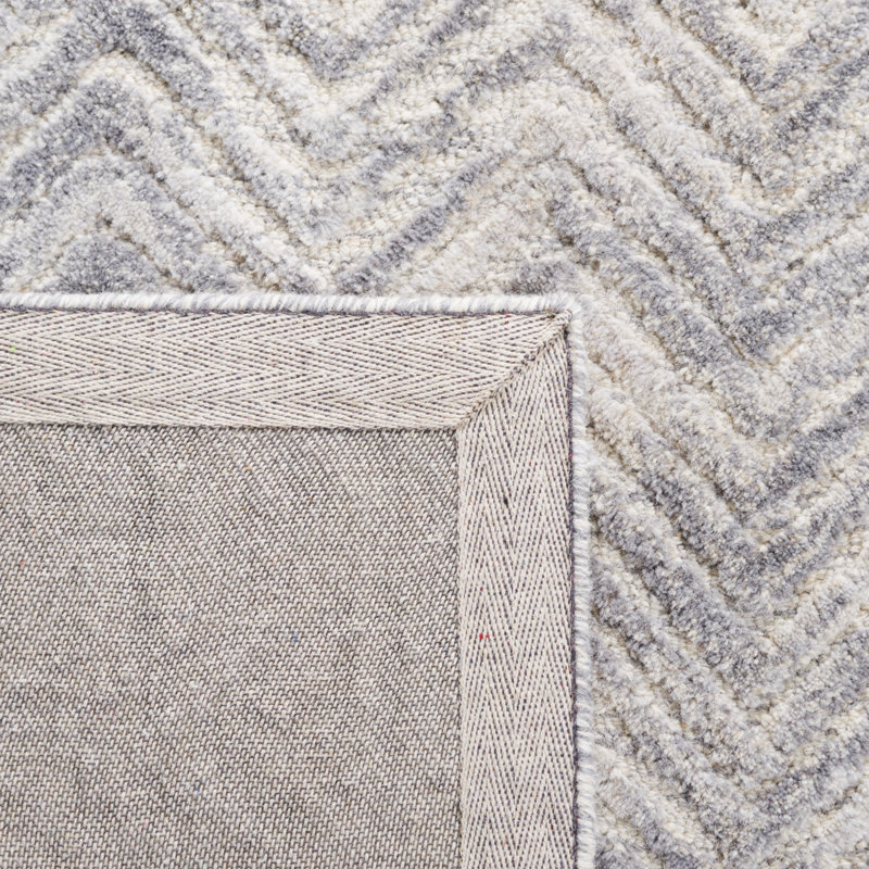 Jaylean Hand Tufted Wool/Cotton Chevron Rug in Silver, Rectangle 5' x 8'