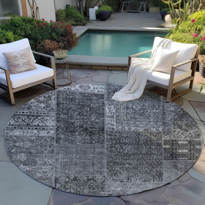 Nasyamah Washable Patchwork Indoor / Outdoor Rug, Round 8'