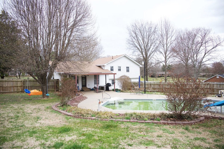 Amazing Backyard Makeover: Before picture
