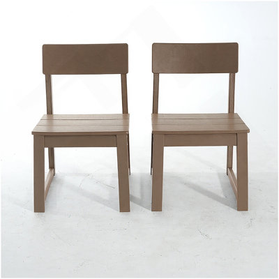 Ensemble de 2 chaises d'extérieur et de jardin en PEHD couleur bois au design moderniste pour des sièges durables et écologiques