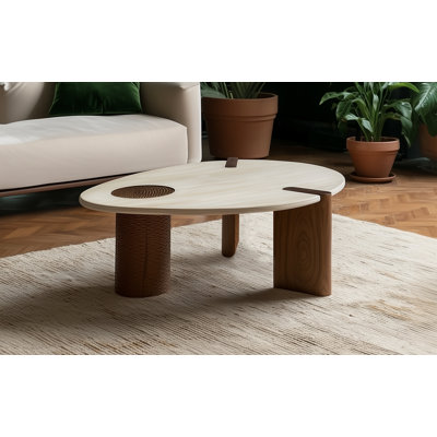Table basse sculptée en bois d'acacia et de manguier avec finition sculptée blanche et noyer avec pieds sculpturaux Sculpt
