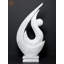 Sculpture abstraite en marbre blanc «Momentum», décor moderne sculpté à la main, H 12 po, finition polie pour console, niche ou bureau