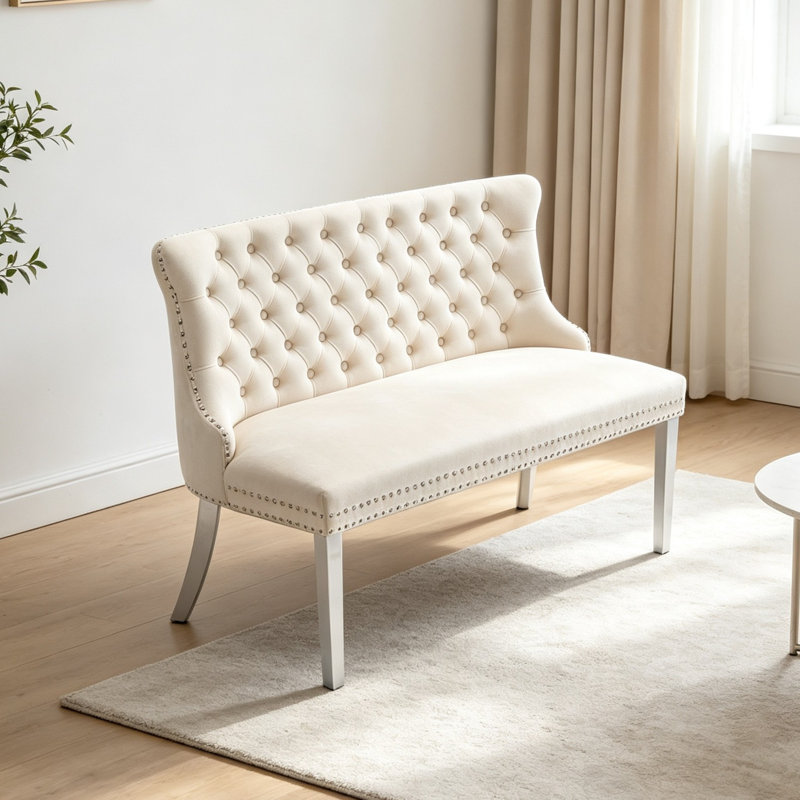 Canapé 45,6 po en velours capitonné avec dossier à oreilles et pieds en acier, Beige, Argent
