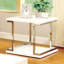 Élégante table de bout blanche avec structure et base rectangulaire en métal