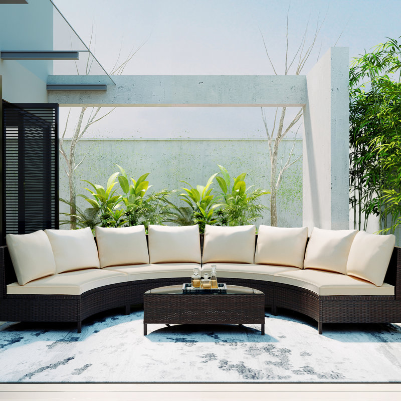 Ensemble de jardin modulaire 5 pièces brun résistant aux intempéries avec table en verre trempé, coussins beiges, oreillers confortables, structure solide et conception résistante à l'eau.