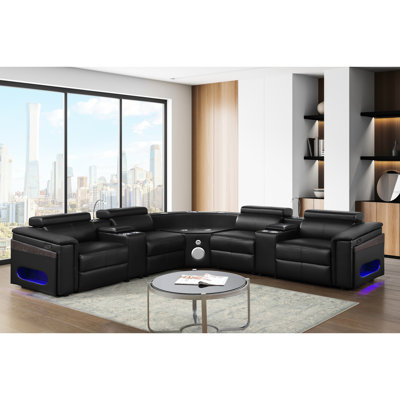 Canapé modulaire en forme de L à quatre places avec 2 sièges électriques, 2 appuie-têtes réglables manuellement, un tapis de recharge sans fil, des ports, un haut-parleur, une barre de levage à DEL et des accoudoirs modernes avec consoles noires