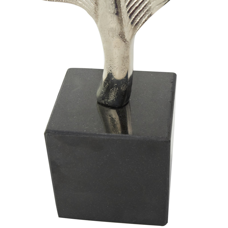 Sculpture Latricia, Argent, H 32,9 po x l 7,7 po x P 4,35 po