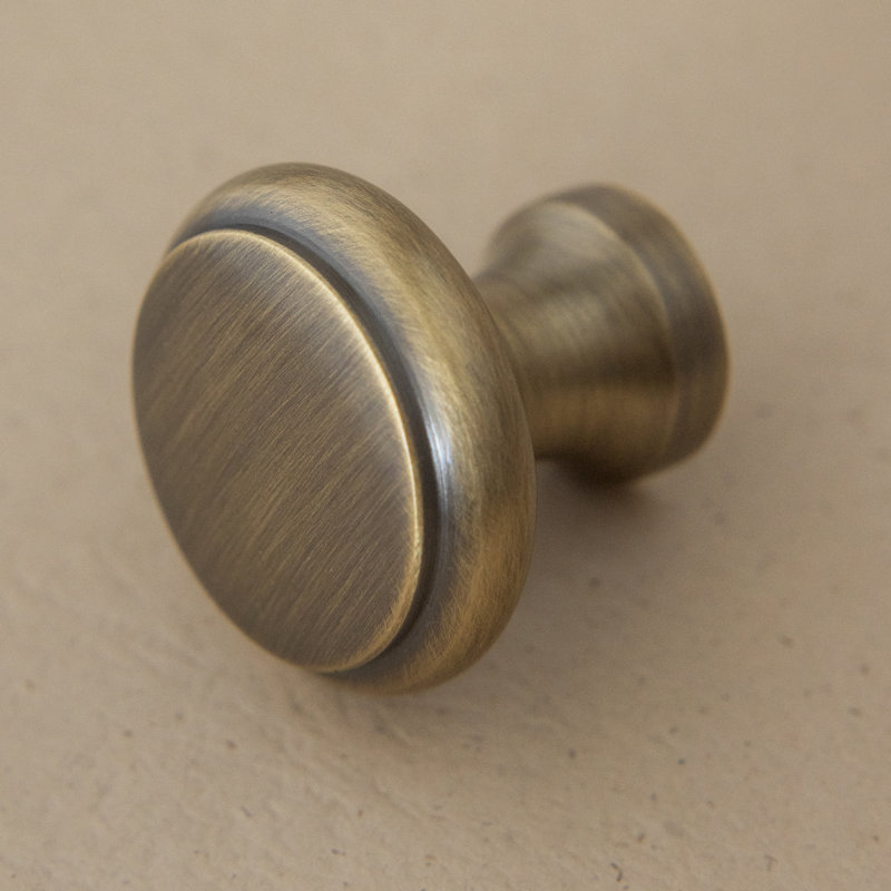 Poignée d'armoire Madelyn Carter Elizabeth, Laiton antique, 1.25"