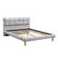 Confortable lit double gris avec tête de lit distinctive en forme de biscuit et structure stable en chenille