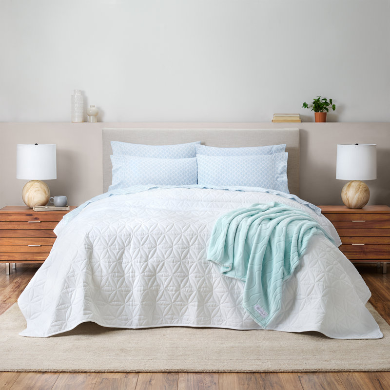 GAIAM Microfiber Soft Brushed Quilt, Queen Quilt, Brilliant White