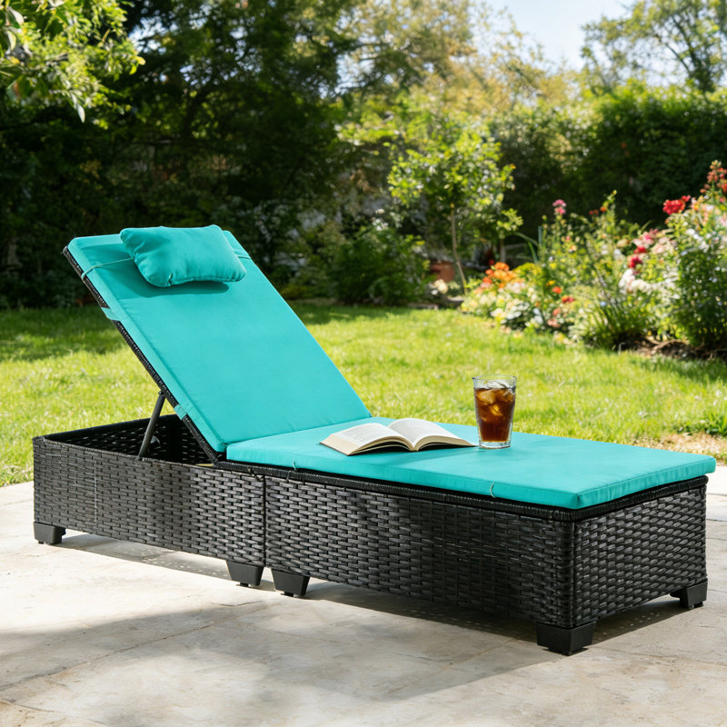 PE Rattan Outdoor Lounge Chair (Single), green