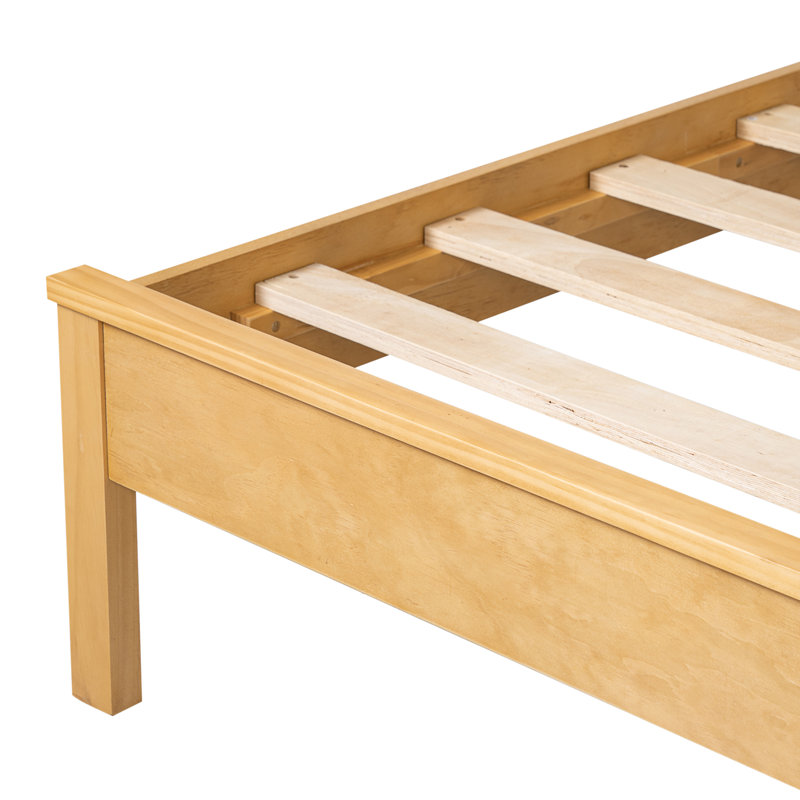 Structure de lit Taryn Mid-Century en bois de pin massif avec tête de lit en rotin et support, King