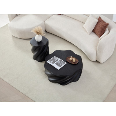 Table de bout sculpturale noire moderne en fibre de verre, table d'appoint décorative 19,69 po au design organique déformé, table d'appoint contemporaine pour le salon, la chambre à coucher et le vestibule (sans assemblage, seulement la table de bout)