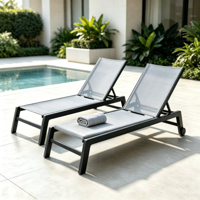 PURPLE LEAF Outdoor Chaise Lounge with Wheels for Outside 2 Pieces Aluminum Patio Lounge Chair with 5 Adjustable Position Sunbathing for Patio, Beach, Yard, Pool, Side Table Included, Grey