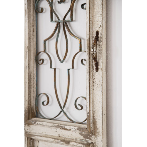 Panneau mural décoratif en bois rustique blanc 66,9 po avec grille en métal