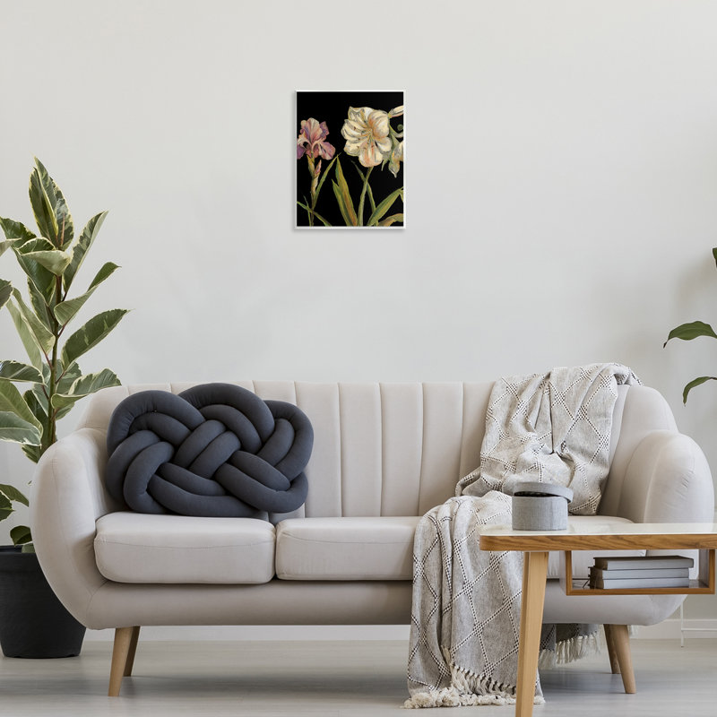 «Iris Flowers on Black» par Patricia Pinto