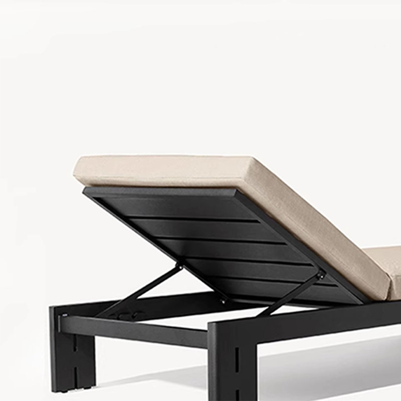 Outdoor courtyard villa recliner