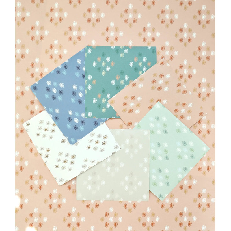 British Brooch Small Repeat Luxury Wallpaper, Cellulose/Polyester, Putty
