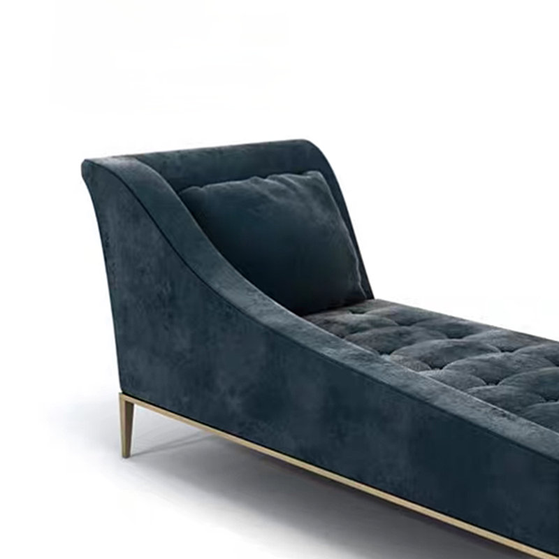 Chaise élégante et moderne, Accoudoir à droite (vu de face)