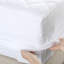 Protège-matelas en duvet synthétique Lucerne-280564925