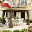 Pavillon de jardin à deux niveaux avec auvent et rideaux-128770124-128770119