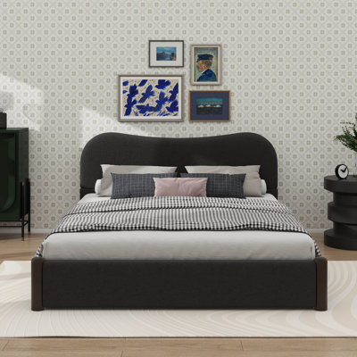 Lit plateforme avec surface rembourrée en tissu et pieds en bois