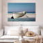Mehar, bateau blanc sur la plage-107853289