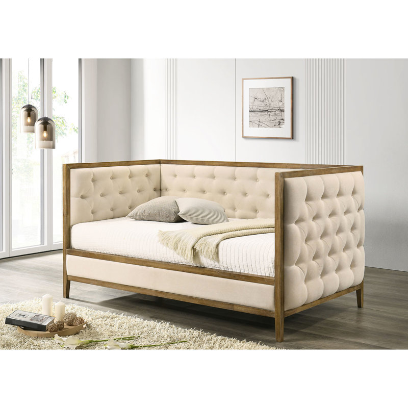 Lit de jour simple de style transitionnel, capitonnage à losanges, garniture en bois, chêne naturel, espace de repos prêt pour le matelas, pièce principale idéale