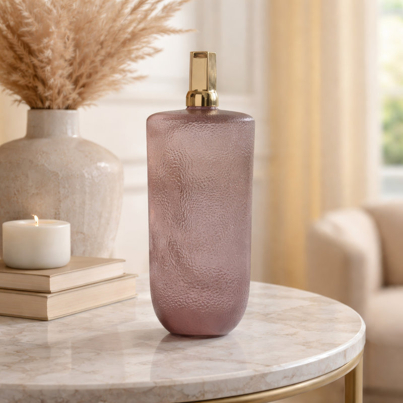 Bouteille décorative avec couvercle doré, corps en verre texturé rose discret de 19 pouces