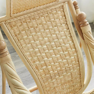 Magnifique chaise berçante en rotin tissé