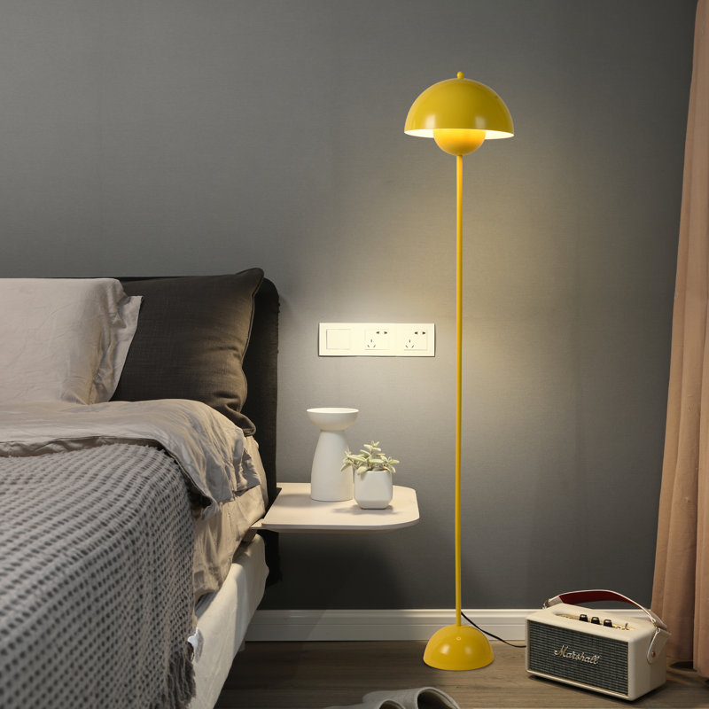 Lampe sur pied industrielle avec abat-jour industriel en métal pastel, Jaune