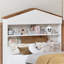 Lit simple en bois en forme de maison avec tablette de rangement sur la tête de lit-1248801698