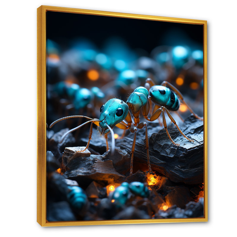 Impression numérique sur toile, "Pixelated Ant I" sur toile numérique, H 20 po x l 12 po x P 1 po, Cadre flottant doré