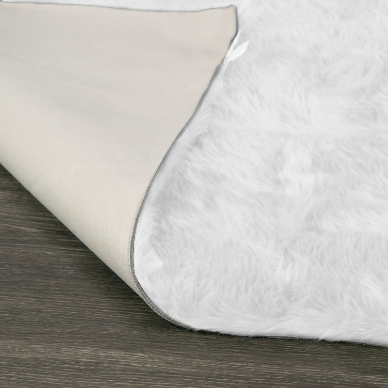 Tapis blanc tissé à la machine Malissie, Rectangle 4 pi 10 po x 8 pi