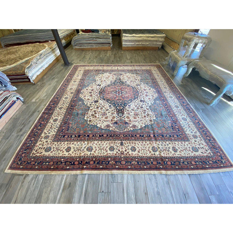 Tapis Oushak rétro vieilli de conception unique 11 pi x 12 pi One-of-a-Kind Anatolian