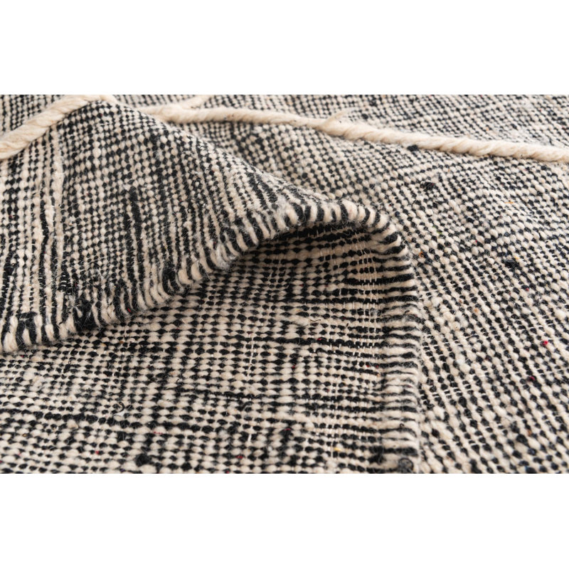 Tapis noir et blanc Mosser