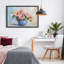 Fleurs d'hibiscus dans un cadre flottant dans un vase bleu, design par Gina Kelly-1509294897-1509294911