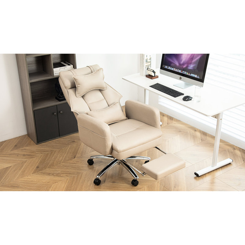 Chaise de bureau beige avec une texture de cuir robuste et un rembourrage confortable pour ordinateur