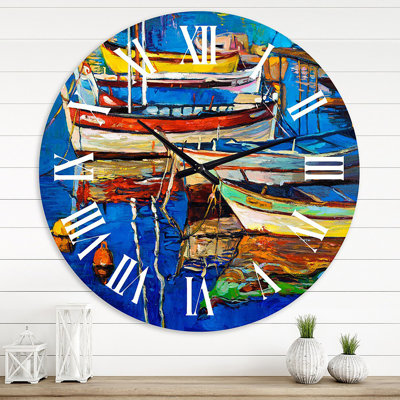 Horloge murale nautique et côtière, bateaux reposant sur l'eau près de Coastal Town II