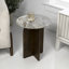 Table de bout ronde Mid-Century 18 po Naomi, plateau en marbre blanc naturel et base en bois de manguier noyer, table d'appoint décorative pour espaces de vie