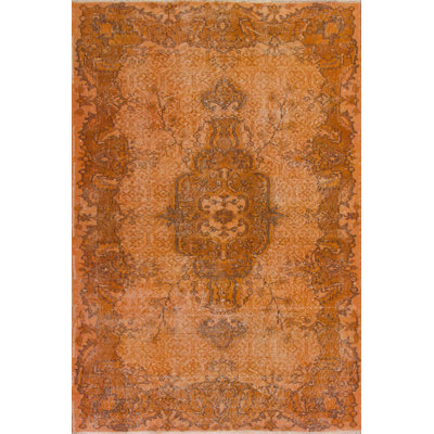Tapis turc de petite taille de couleur orange avec motif médaillon 3,8 x 7 pi